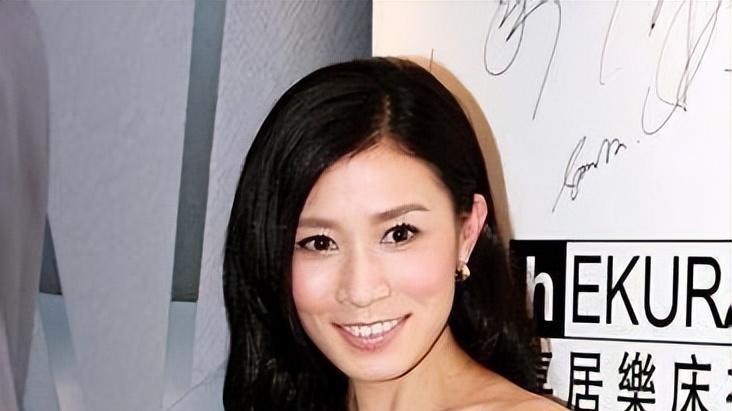 港娱的迷之审美，明明长相一般，却被夸成“天仙”的4位女星