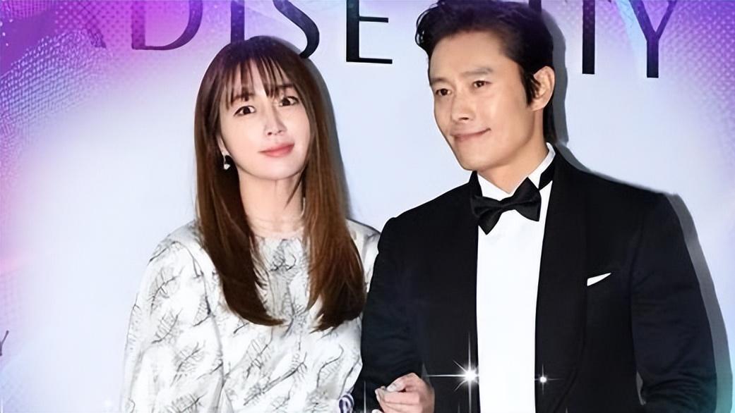 李秉宪10岁儿子近照曝光，遗传父亲的帅气，酷爱篮球和棒球运动