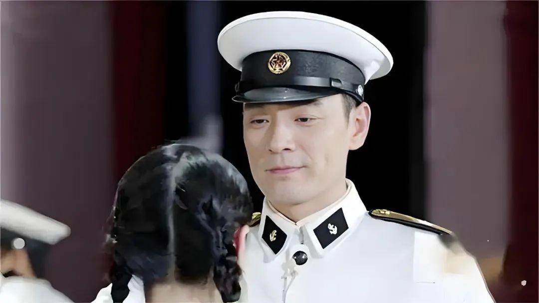 《父母爱情》被翻拍：女主同扎马尾，梅婷俏皮可爱，董洁像个阿姨