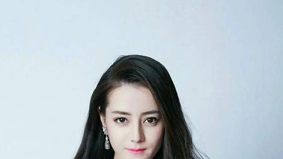 2024最新90花女星排名，迪丽热巴、李沁、谭松韵在线