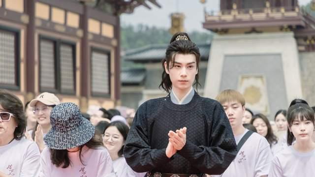 《惜花芷》同样跟花芷关系亲密，为何皇上维护芍药，却怀疑顾晏惜