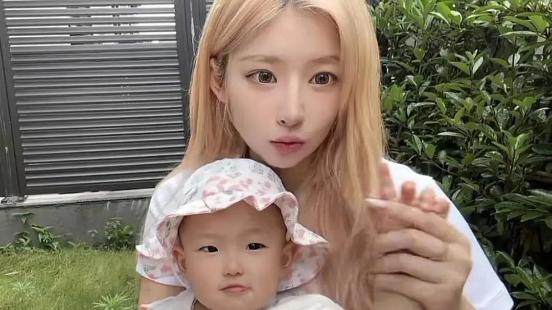 曝黄一鸣女儿是王健林认的！网友的话应验了，闪闪长相是天赐饭碗