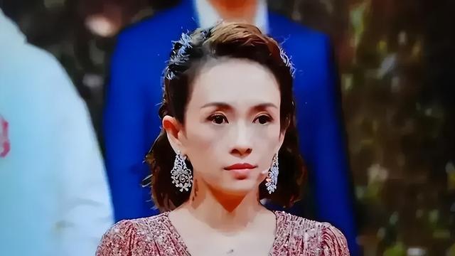 没滤镜真可怕！贾玲沟壑纵横，毛不易锥子脸，杨幂惨不忍睹