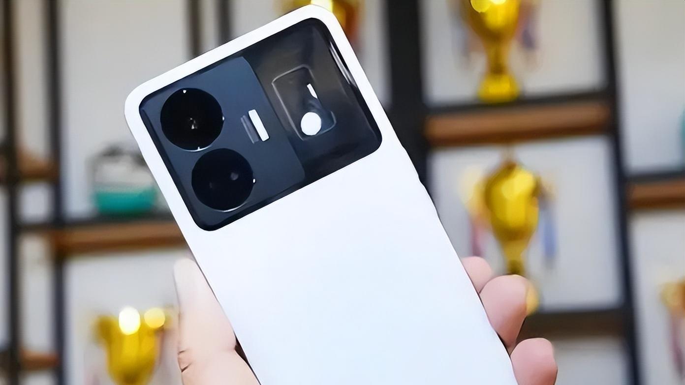 2024年，几乎“零差评”的3款手机，2000元左右预算，明智之选！