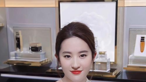 刘亦菲七夕花店买花：生图之美，无需滤镜的惊艳