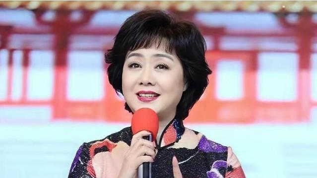 57岁不会做饭做家务，闹过四个绯闻丈夫，四个“丈夫”还都是假的