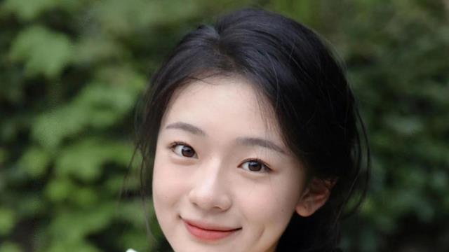 这才是真清纯！《清明上河图密码》22岁的她火了，撞脸超10位女星