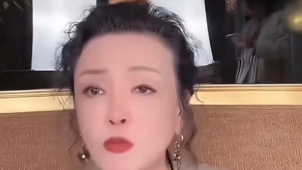 张兰直播爆料，19年来汪小菲每月给亲爹5万块零花钱