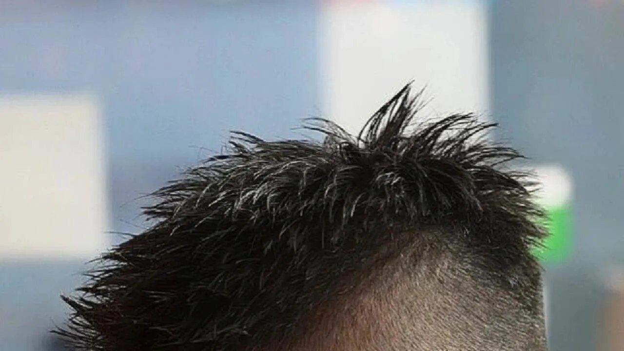 年轻男生发型攻略：周边铲短，头顶造型烫，展现真帅气