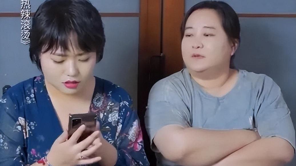 《热辣滚烫》28岁李雪琴演情人，我看着就想笑，女演员长相很重要