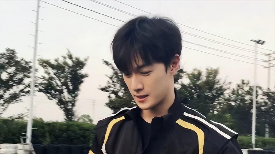 李昀锐竟撞脸“童年古装男神”，这长得也太像了，完全可以演父子