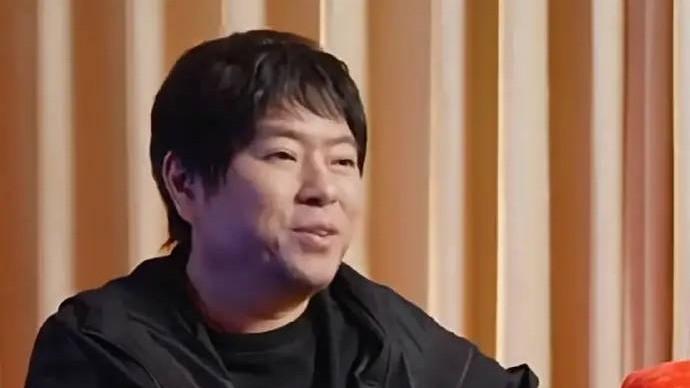 55岁高晓松暴瘦认不出！一头短发磨平了菱角，他失去的不仅是风格