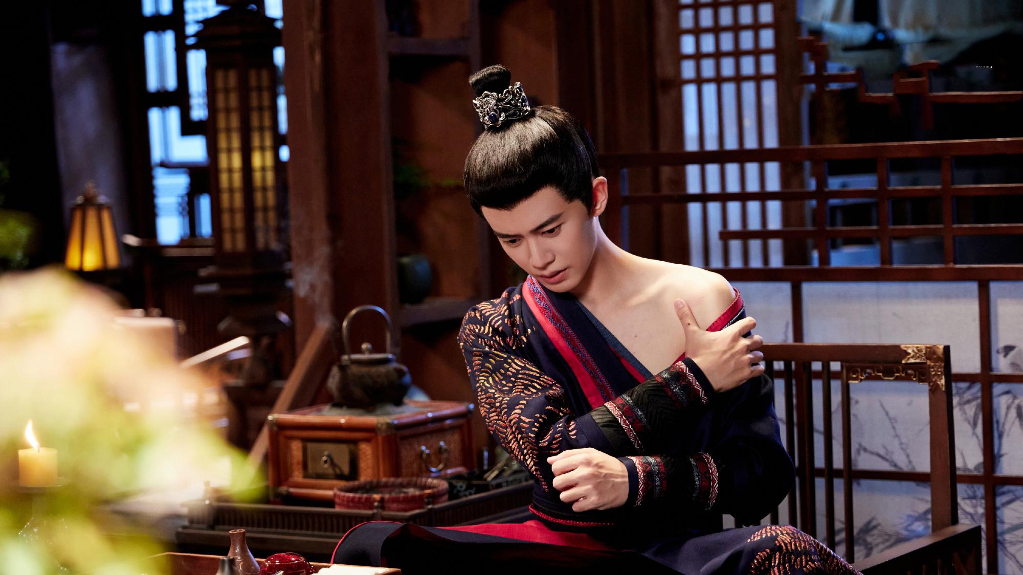 《佳偶天成》再引热议，任嘉伦新造型少年感足，与王鹤润同框太甜