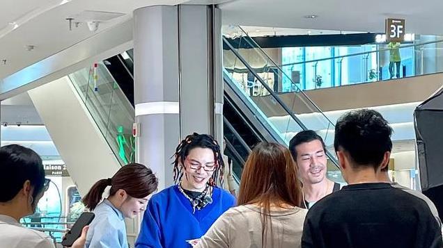 向佐彻底抛弃男人形象，扎着小辫宛如小姑娘，真怀疑他家破产了！