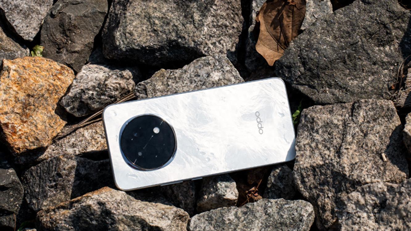 oppo新机这么猛吗？能防十八种水，还有360°抗摔！