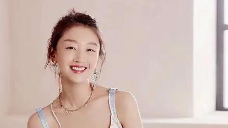 从清纯到争议：周冬雨私生活曝光后的公众形象重塑