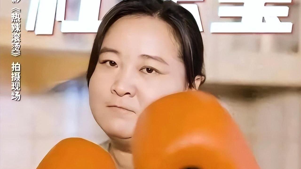 贾玲“整容式”近照曝光，暴瘦100斤，颜值逆天，我真笑不出来