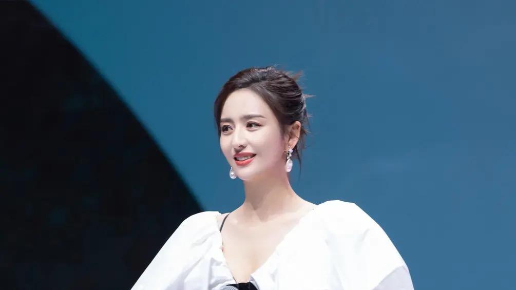 愈演愈烈，王宝强晒转账证据回击，只有佟丽娅说得一针见血