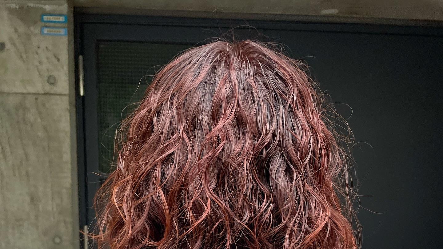 女士发型别乱剪，羊毛卷波波头真不错，洋气又时尚有型