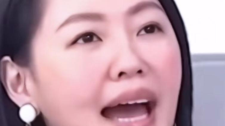 台湾知名女艺人自曝：他一直看着我，他想占有我