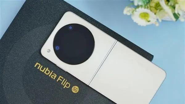 体验折叠“神机”——努比亚Flip，仅需2358元！