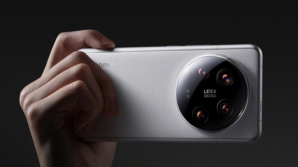 小米打起“价格战”，16GB+1TB+卫星通信，顶配“机皇”一跌再跌