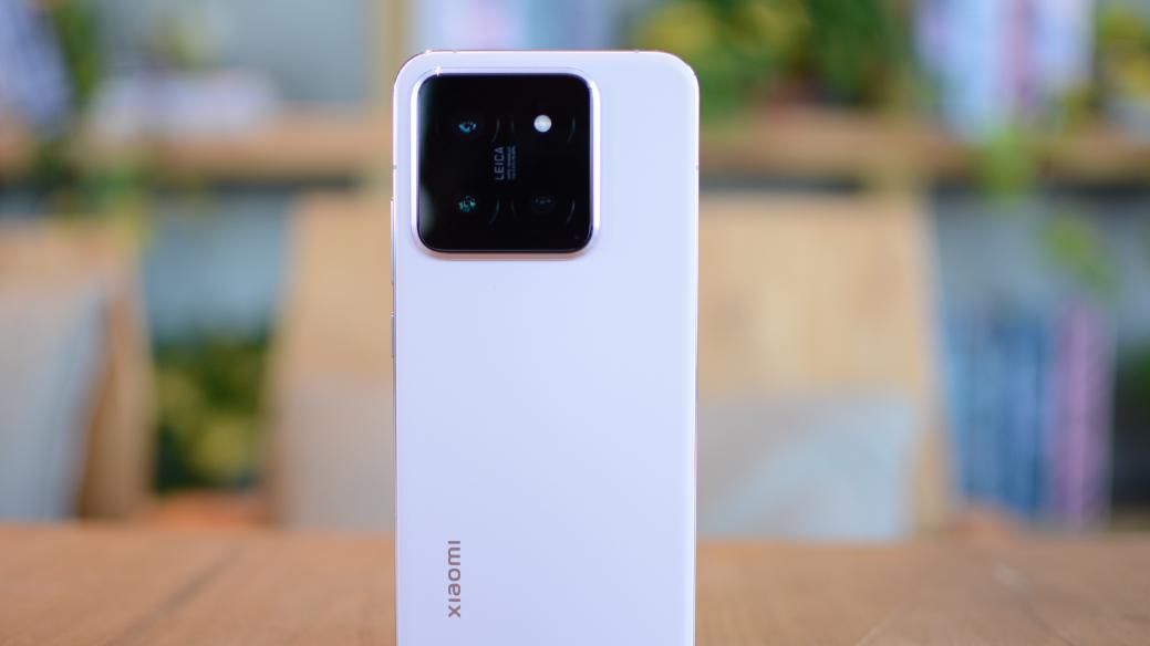 小米14和14pro参数对比，1000元差价背后的分析，从屏幕到性能！