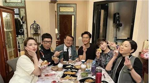 网传TVB《爱回家》演员片酬曝光，80岁刘丹身价冠绝，有人贴钱返工