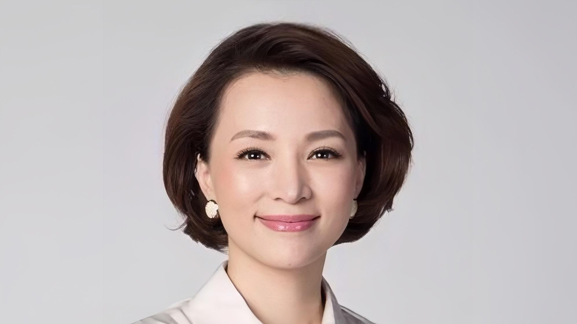 董卿|董卿和龙洋谁适合春晚主持？董卿知性与龙洋灵动，谁是最佳人选？