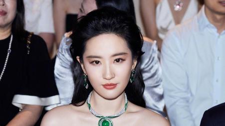 \刘亦菲金鹰奖入围资格遭撤！国籍风波引爆娱乐圈，网友直呼：难以置信！\