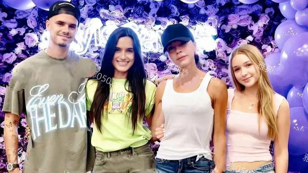 贝克汉姆晒与家人合照，贝嫂素颜出镜瘦到脱相，13岁小七颜值吸睛