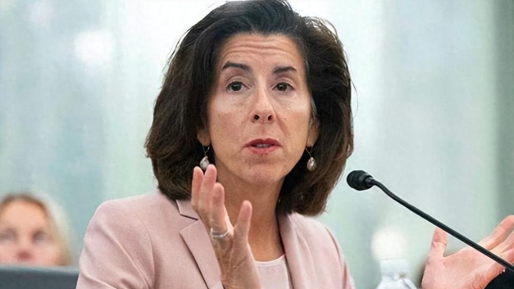 国产芯片突破后，ASML正式发声，外媒：EUV光刻机尘埃落定了