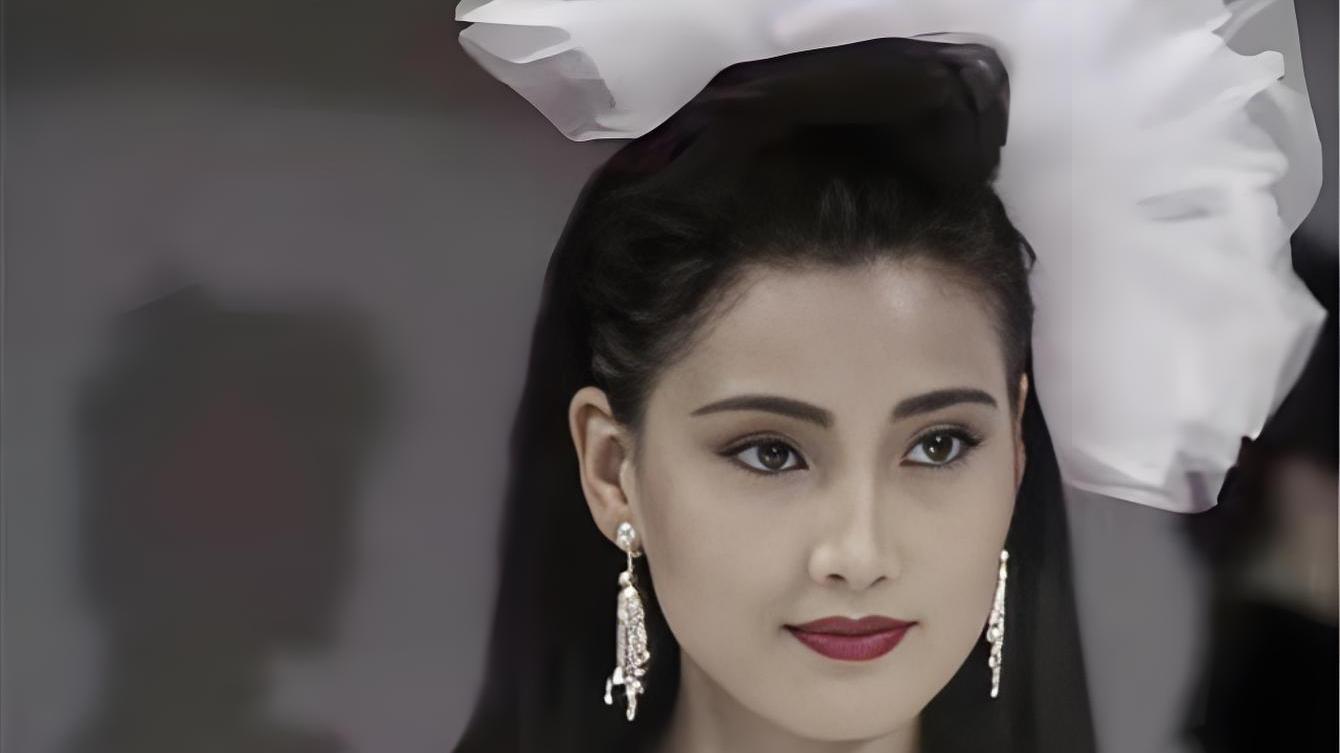 美过李嘉欣，成为娱乐圈的“宠儿”，却为何选择在巅峰时退圈？