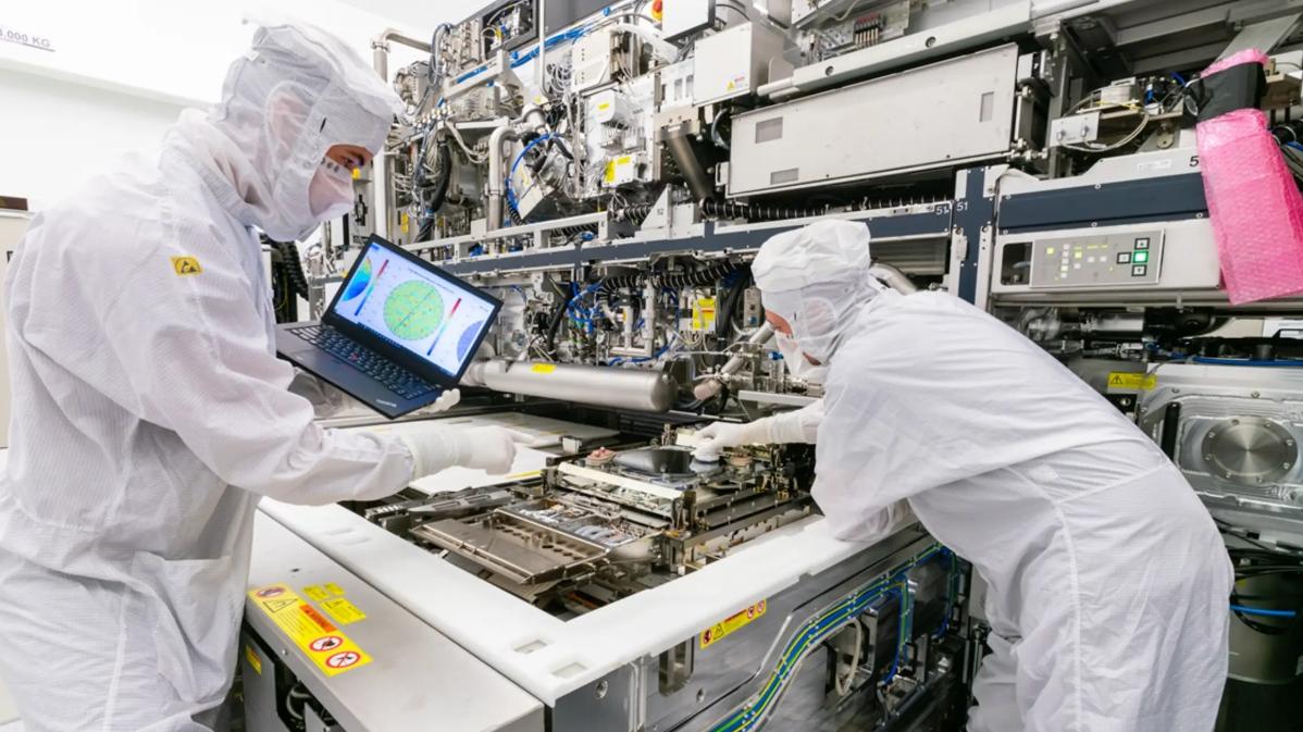 ASML正式确认，美国担忧的结局出现，芯片规则宣告失效！