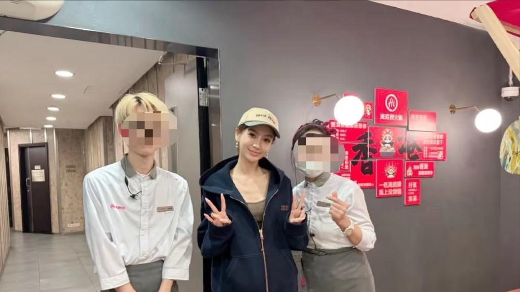 baby香港出席活动暴瘦仅80斤，忙完凌晨吃火锅被偶遇，素颜好憔悴