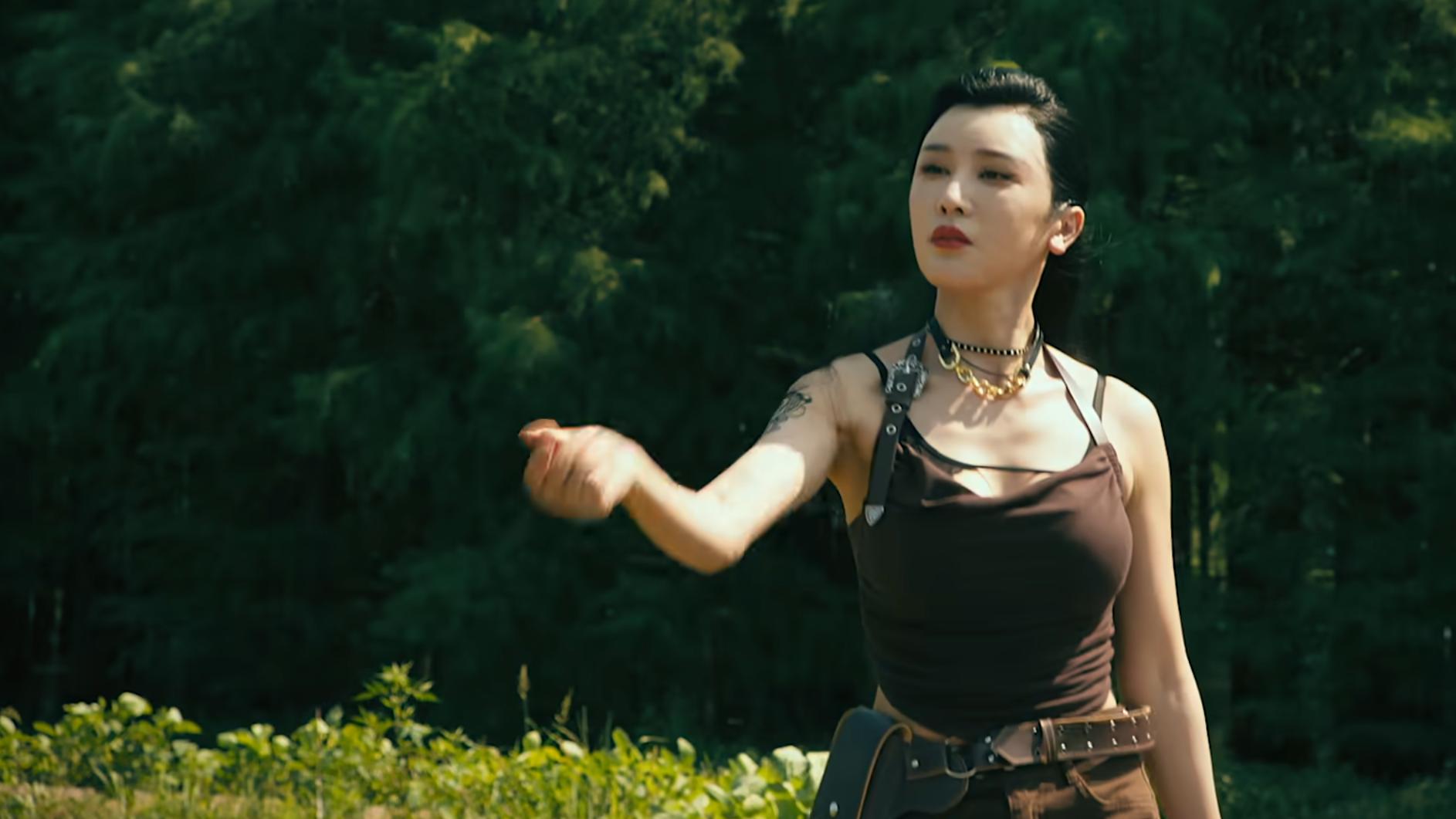 首映夺冠！成本仅500万，尺度达到R级，丁海峰又抓到动作片王炸？