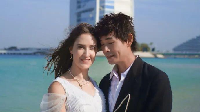 55岁“情歌王子”宣布再婚