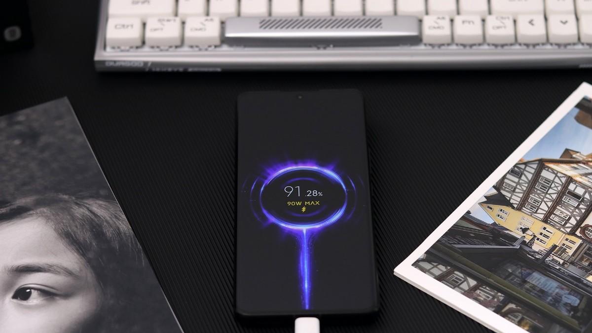 小米手机“跳水王”，从6499元跌至3969元，徕卡1英寸+2K屏+IP68