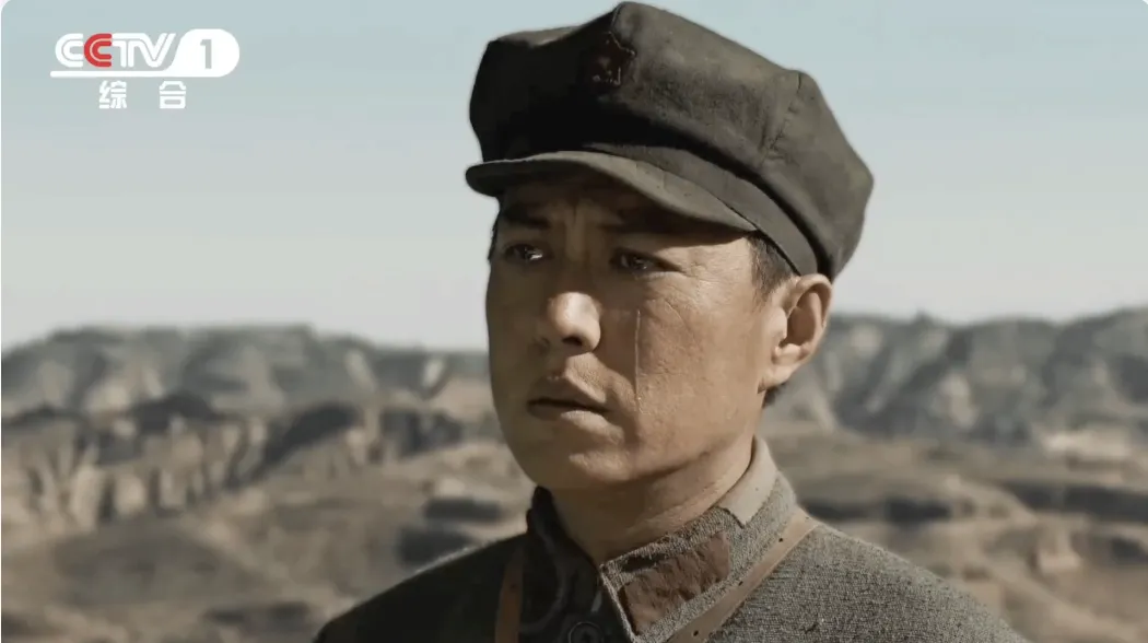 油头粉面别演军人！《西北岁月》靳东一出手，看清啥叫铁骨铮铮