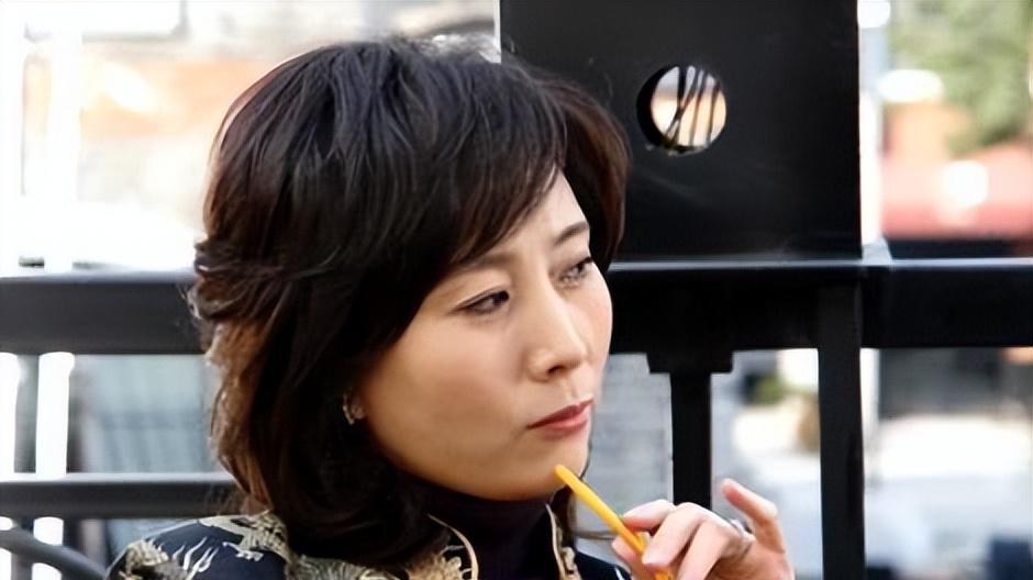 《红楼梦》鸳鸯扮演者郑铮离世，享年61岁，家人讣告透露因病去世