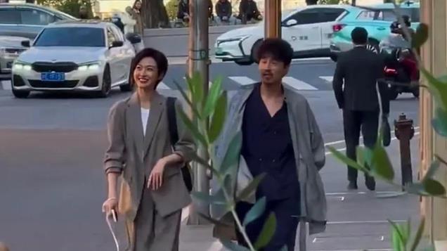 41岁唐嫣拍新戏戴假发，被批不敬业！网友：好假，不能剪短就别演