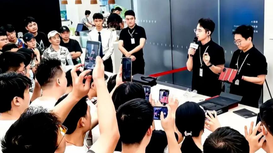 余承东华为MateXT超出预期，很多国外政要，高管都在追着要！