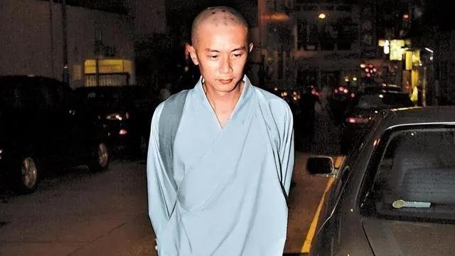 他嫌钱太多，一晚花1亿后，主动放弃267亿出家：除了钱我一无所有