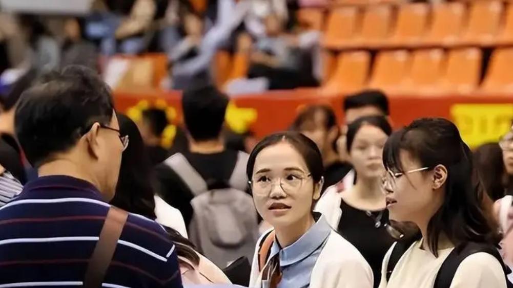 “今年考过研的不招”，本科毕业生求职被拒，理由让人无力吐槽