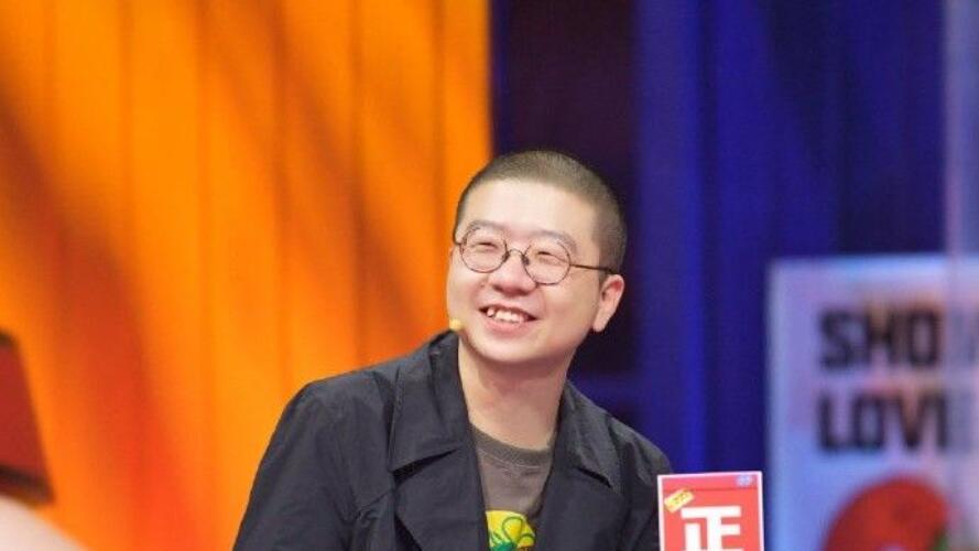 李诞|《奇葩说》34岁李诞被爆改！“平头大叔→西装霸总”引热议