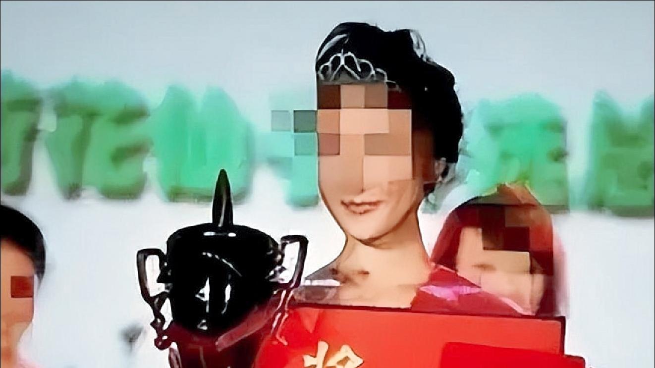 选美冠军深夜遭绑，男友被打死，她跪地哀求：我不反抗，别打了