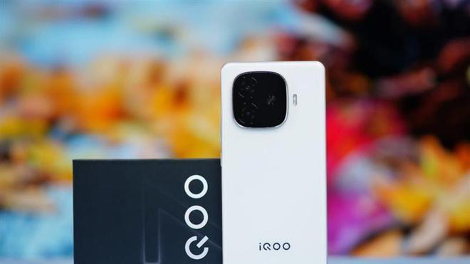 仅1150元的真香机！6000大电池+旗舰C8屏+光喻相机+IP64防水防尘