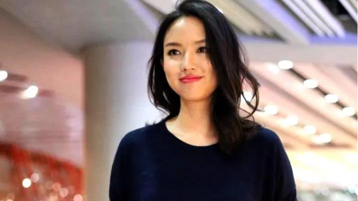 182cm张梓琳终于穿短裤，大长腿太惊艳，网友：这才叫腿精