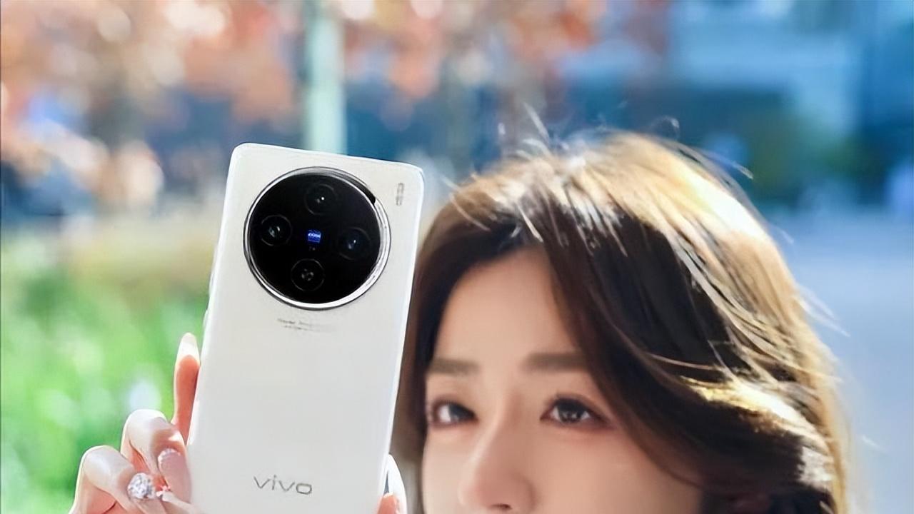 曝vivoX200Ultra潜望大升级，骁龙8至尊版+超声波指纹，明年发布