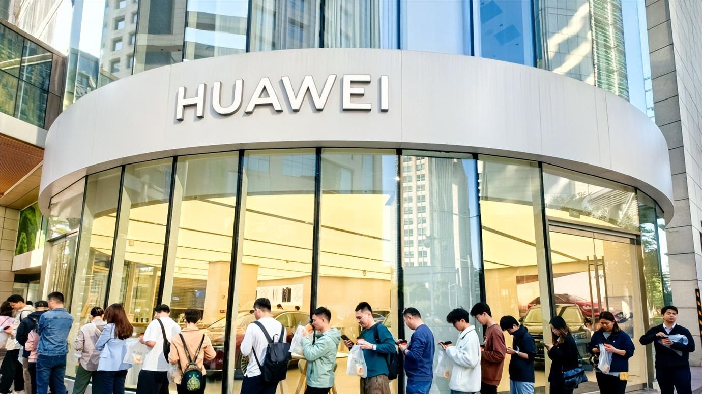 华为Mate70线下开售，各地排队成热门话题